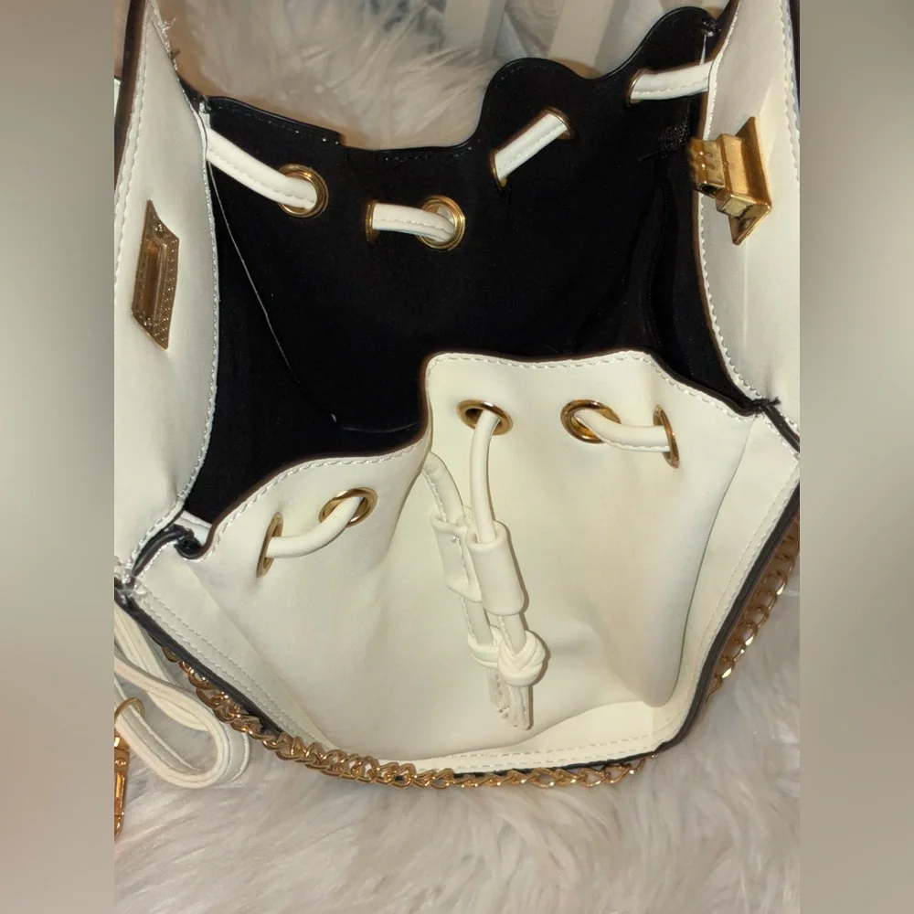 Scream Fun -‎ Face The Facts Handbag